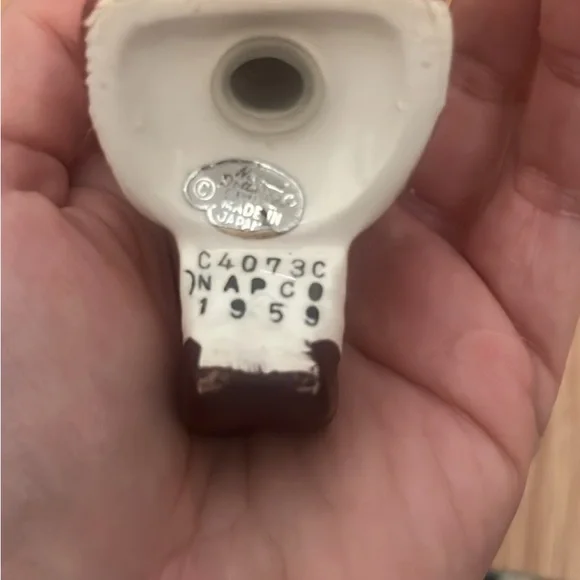 Salt and Pepper Shaker - Picture 2 of 5